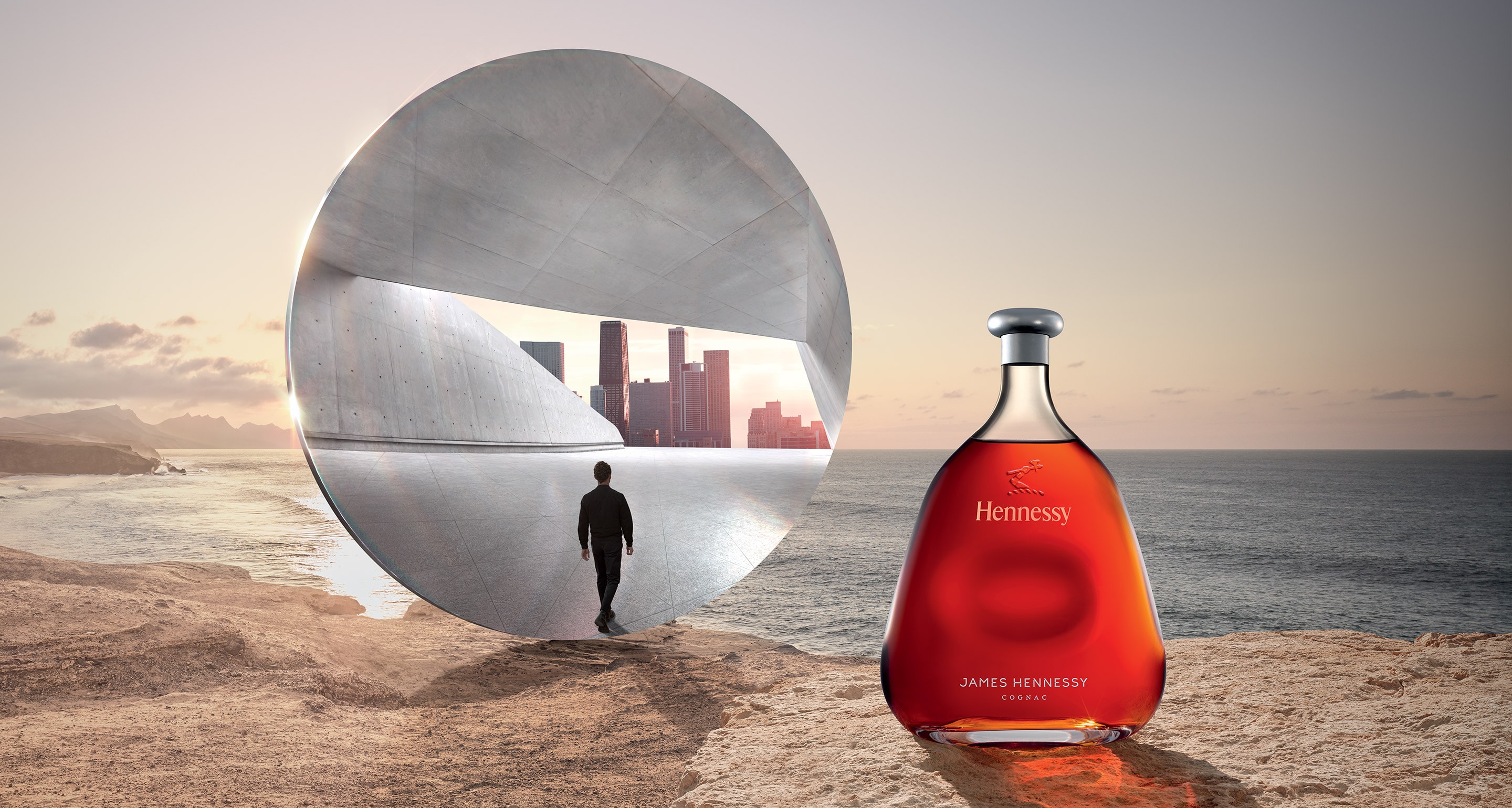 Finest cognac James Hennessy, 100 cl 40% with box | Hennessy