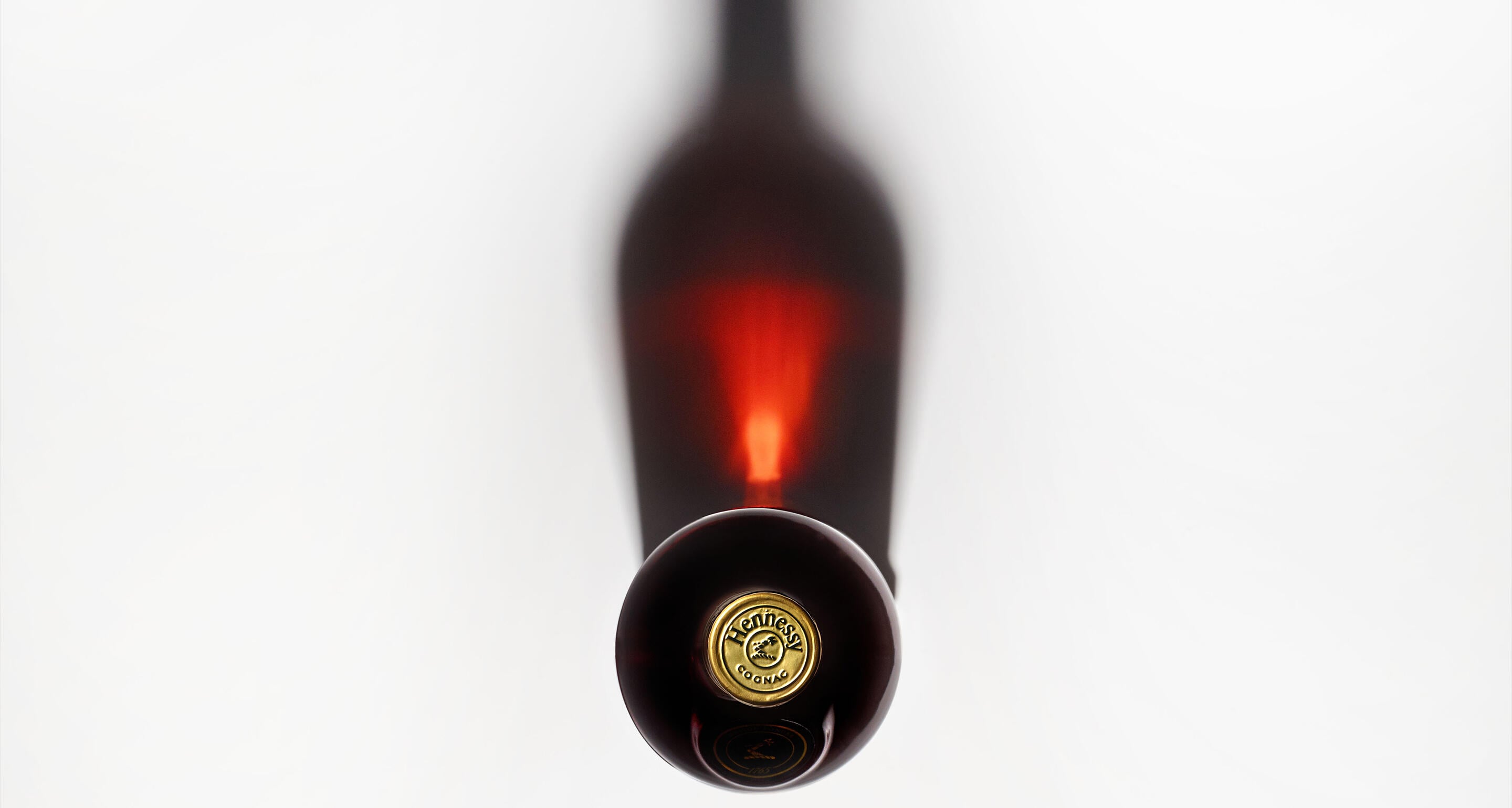 Bouteille vue d'en haut et ombre