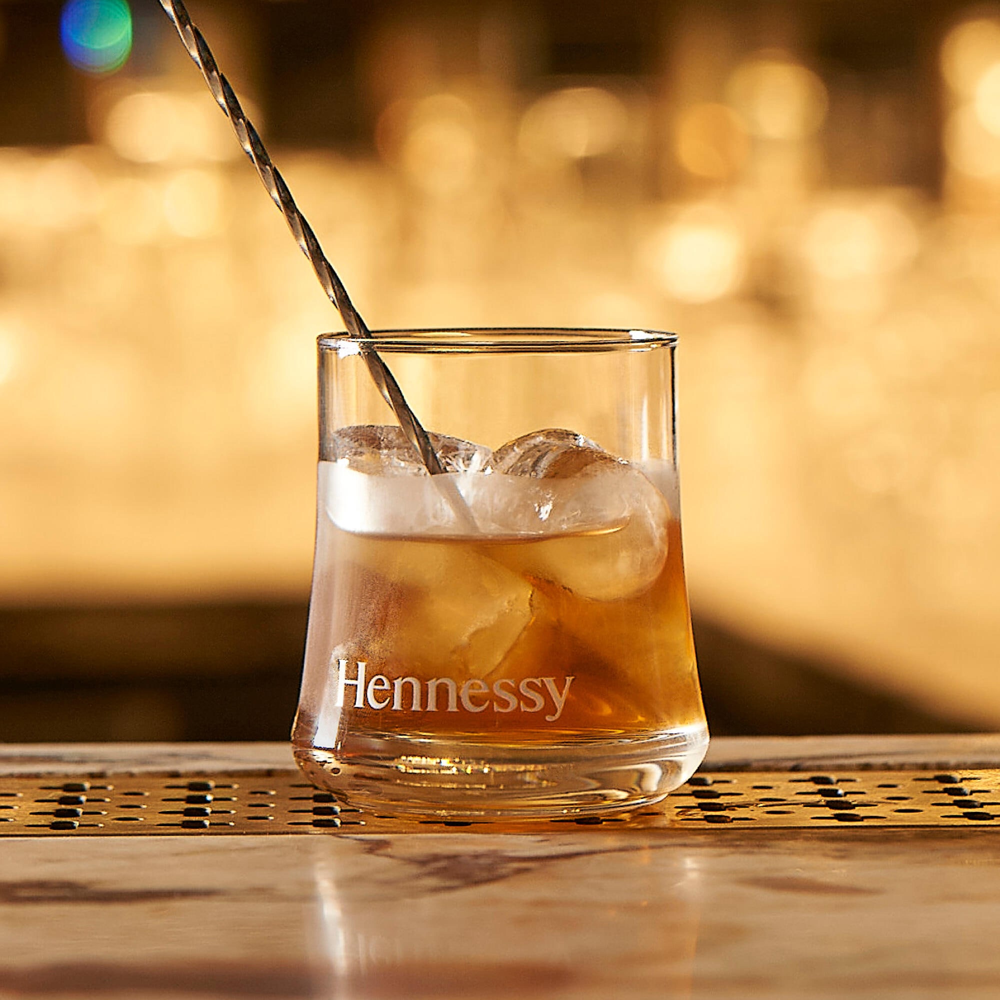 Cocktail VSOP lifestyle left and right